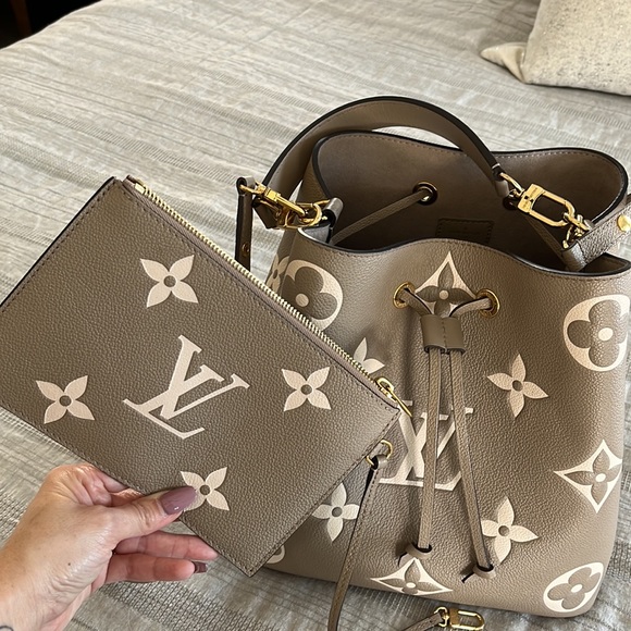 COPY - COPY - Louis Vuitton NéoNoé MM Bicolor Monogram Empreinte Leather - Picture 7 of 10